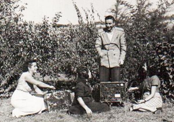 Обучение с портативни радиостанции на открито - преподавател Бончо Василев LZ2AS